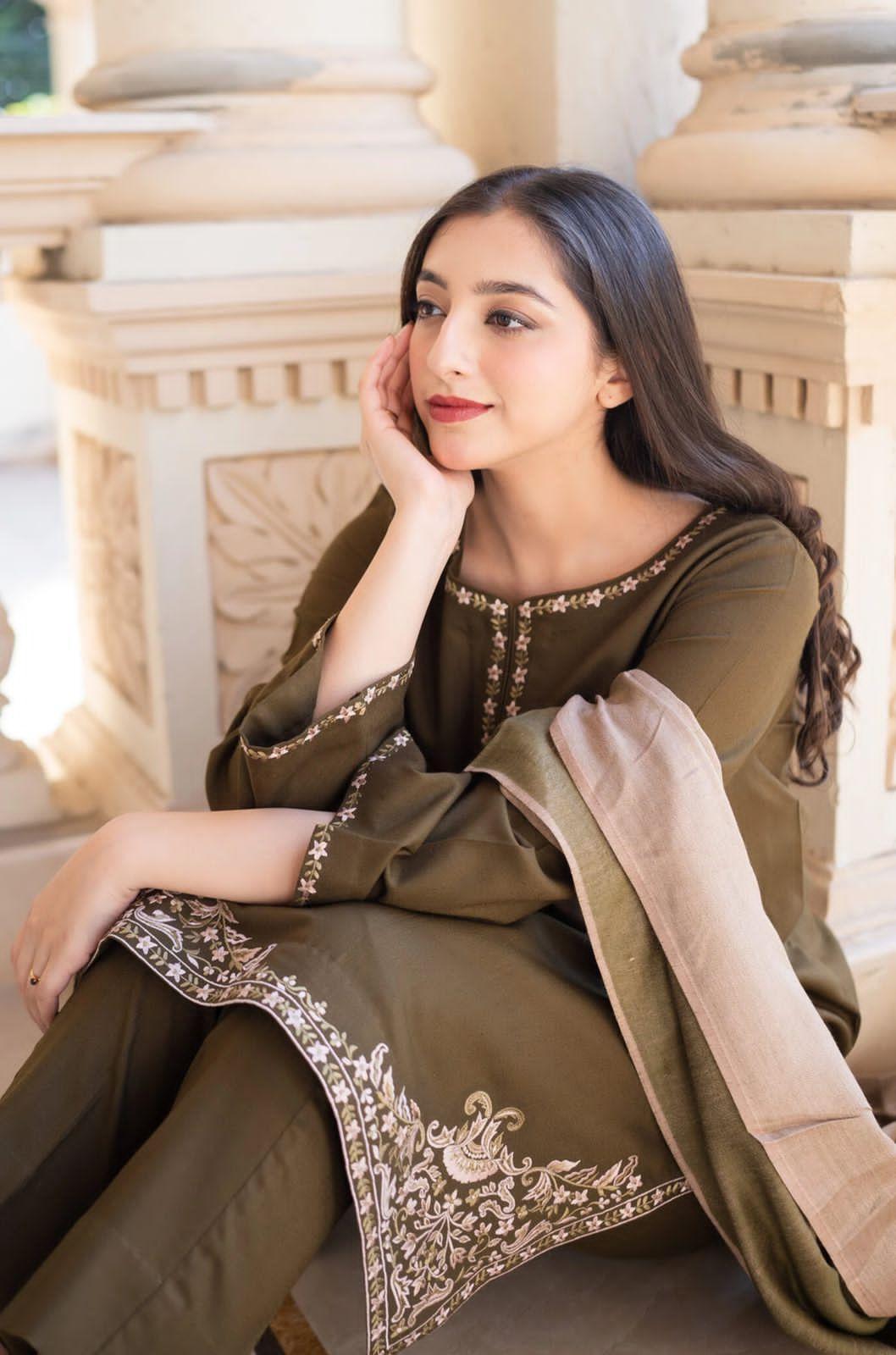 Women's unstitched Embroidered 3pcs